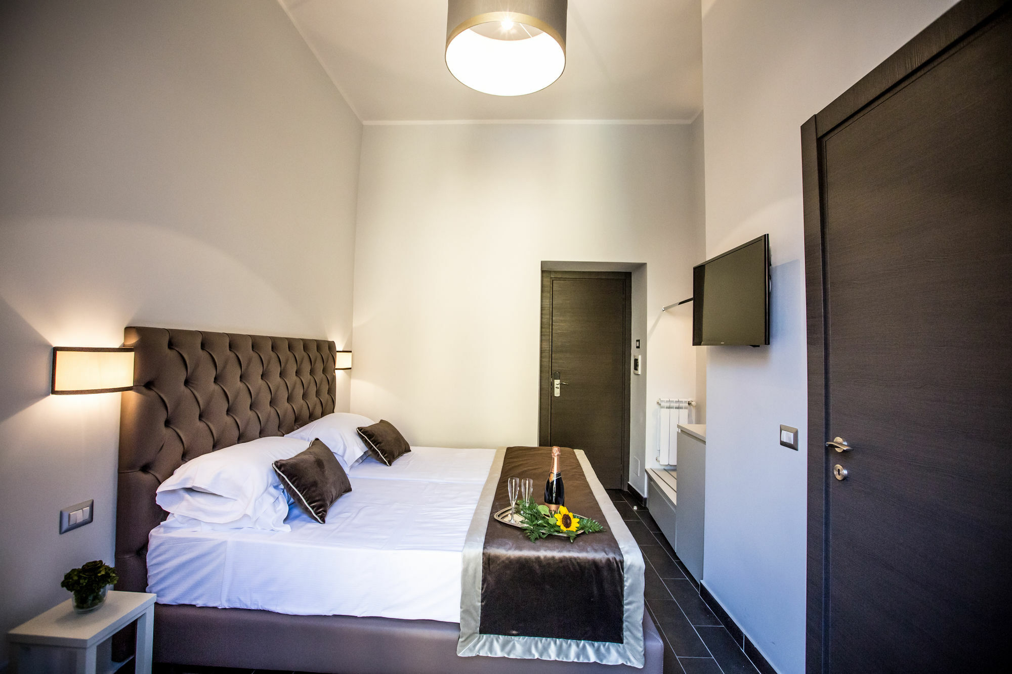 Отель San Pietro Leisure And Luxury Рим Экстерьер фото
