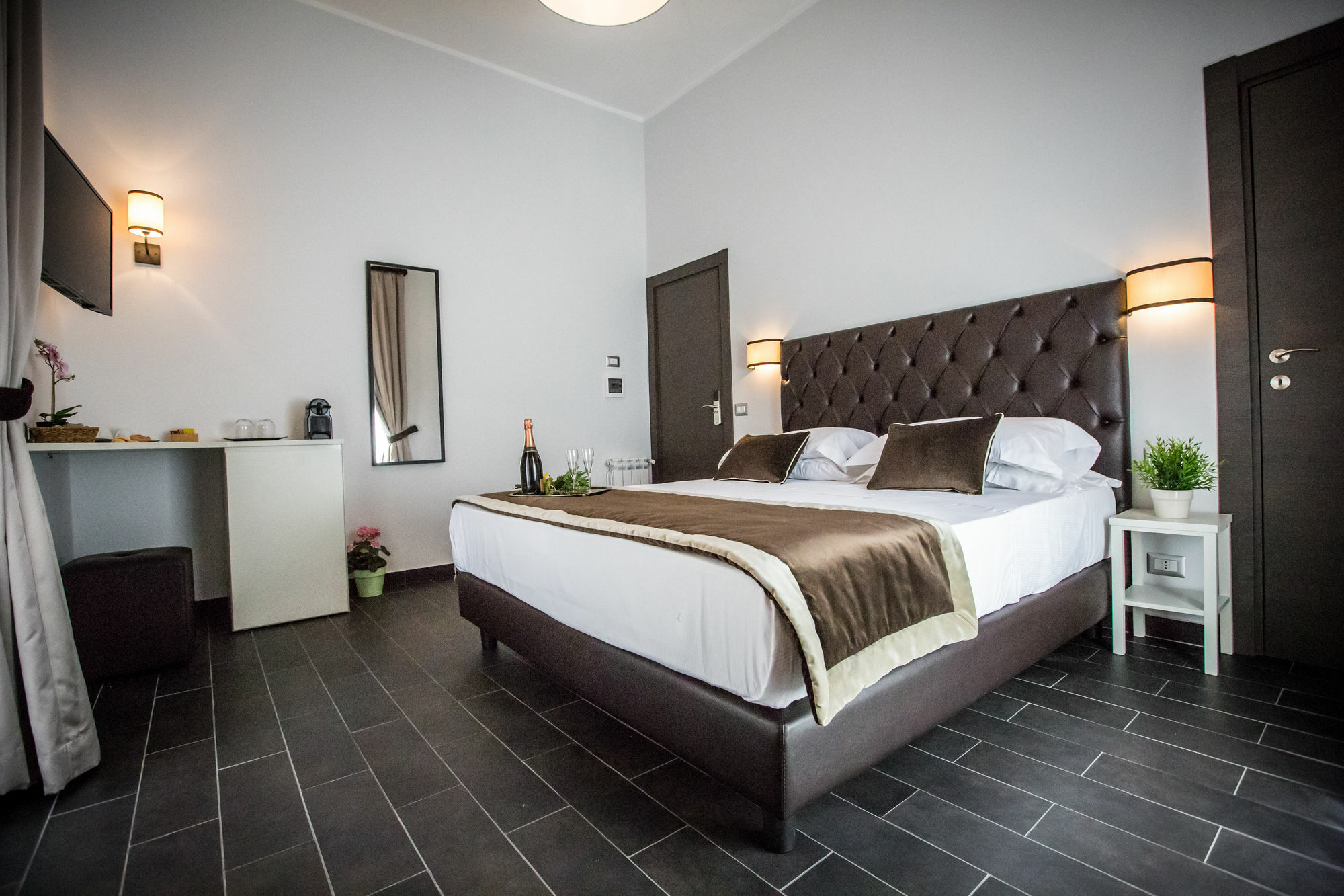 Отель San Pietro Leisure And Luxury Рим Экстерьер фото