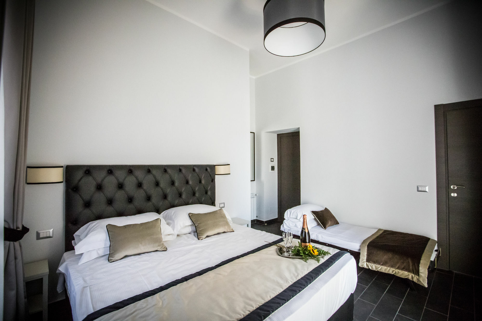 Отель San Pietro Leisure And Luxury Рим Экстерьер фото